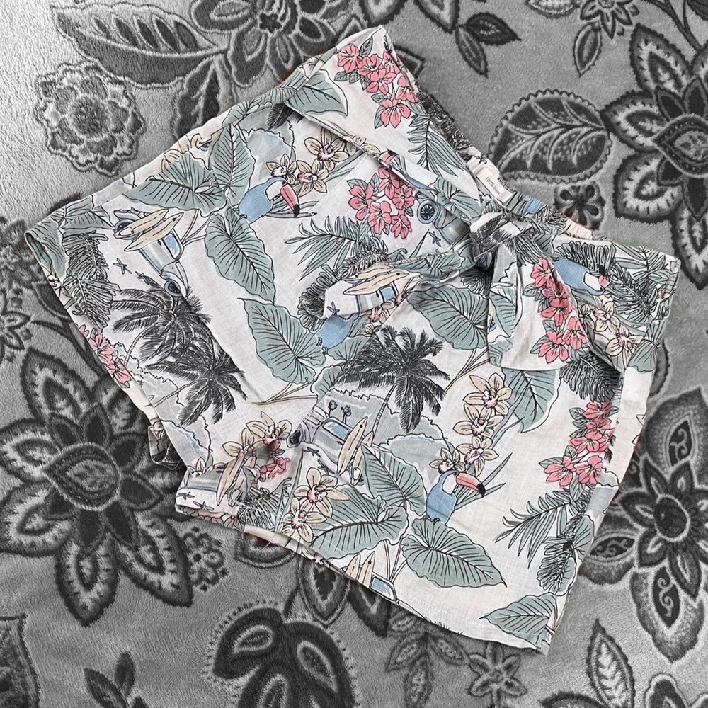 Tropical print linen shorts 🖤